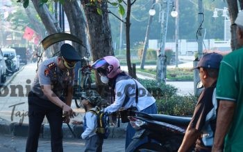 Hari Pertama Masuk Sekolah, Kapolres Gresik AKBP Ramadhan Nasution Turun Langsung Pastikan Lalu Lintas Aman dan Lancar