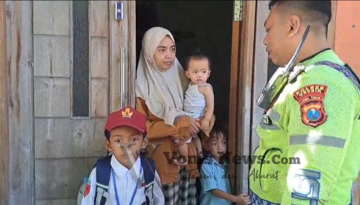 Satlantas Polres Gresik Antar Pulang Siswa SD yang Tersesat, Orang Tua Lega Berkat Respons Cepat Polisi