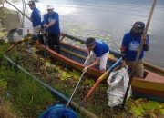 Gerakan Langit Biru Partai Demokrat Tebar Ribuan Ikan Mujair dan Bersihkan Danau Beratan