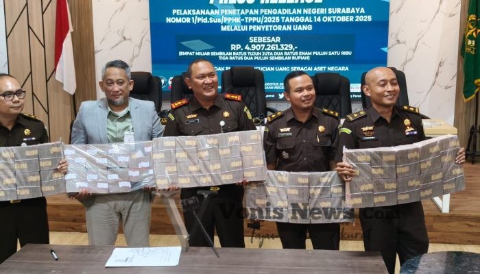 Kejari Tanjung Perak Setorkan Rp4,9 Miliar Uang Rampasan TPPU ke Kas Negara