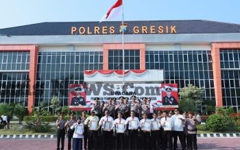 Polres Gresik Beri Reward kepada Personel Berprestasi dan Warga, Perkuat Sinergi Pamswakarsa