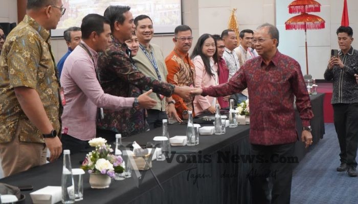 Gubernur Koster Pimpin Rakor, Pelayanan Bandara Ngurah Rai Didorong Berkelas Dunia