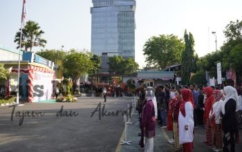PLN Icon Plus dan PLN Komplek Ketintang Gelar Upacara HUT ke-81 RI, Teguhkan Semangat Indonesia Berdaulat, Adil, dan Makmur