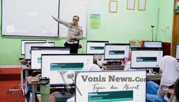 Polres Gresik Perkuat Literasi Digital, Ratusan Pelajar SMAN 1 Gresik Dapat Edukasi AI