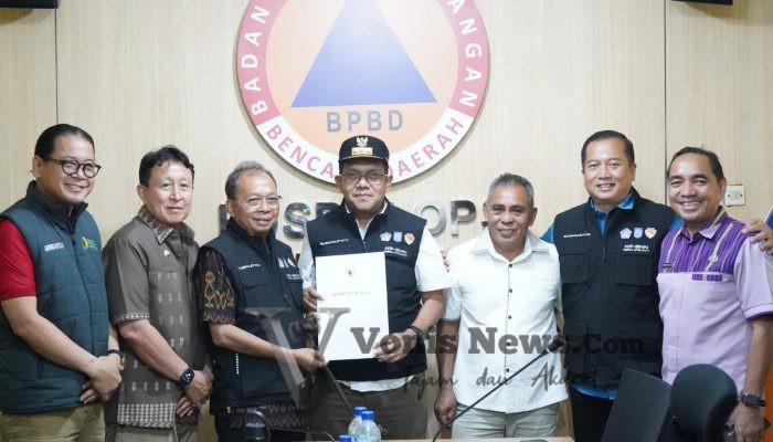 Gubernur Bali Wayan Koster dan Gubernur NTB Lalu Iqbal Salurkan Bantuan Rp1 Miliar untuk Korban Bencana di NTT