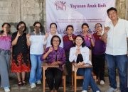 YKWA Tebar Cinta Kasih, Salurkan Kursi dan Meja untuk Siswa Berkebutuhan Khusus di Gianyar