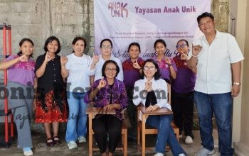 YKWA Tebar Cinta Kasih, Salurkan Kursi dan Meja untuk Siswa Berkebutuhan Khusus di Gianyar