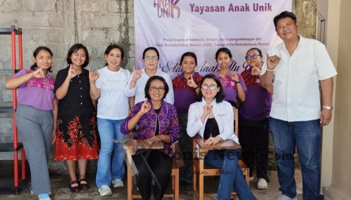 YKWA Tebar Cinta Kasih, Salurkan Kursi dan Meja untuk Siswa Berkebutuhan Khusus di Gianyar