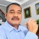 Di Ujung Usia, Tukang Parkir Masih Berdiri Menjaga Kendaraan