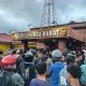 Personel Kodim 1613/Sumba Barat Turun Redam Ketegangan Massa di Mapolres