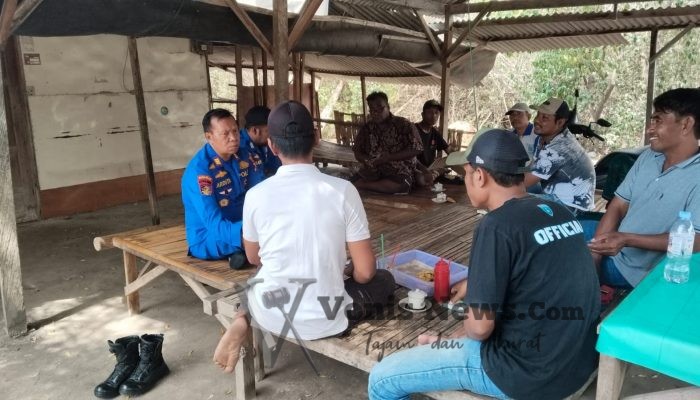 Satpolairud Polres Gresik Sambangi Nelayan Ujungpangkah, Ingatkan Keselamatan Saat Melaut