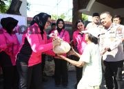 Peringati HKGB ke-74, Bhayangkari Tanjung Perak Salurkan 200 Paket Bansos untuk Warga Kalimas Baru