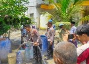 Polsek Panceng Salurkan Bantuan Air Bersih, Bantu Warga Dusun Gampeng Penuhi Kebutuhan Sehari-hari
