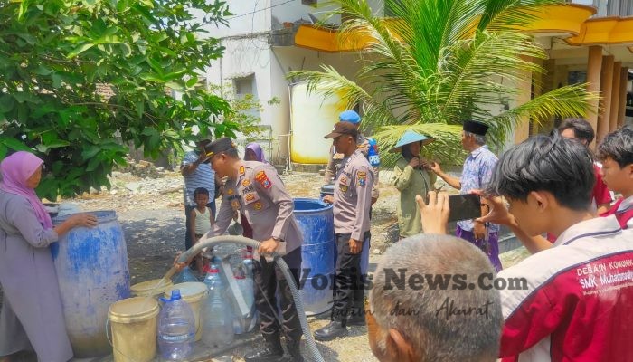 Polsek Panceng Salurkan Bantuan Air Bersih, Bantu Warga Dusun Gampeng Penuhi Kebutuhan Sehari-hari