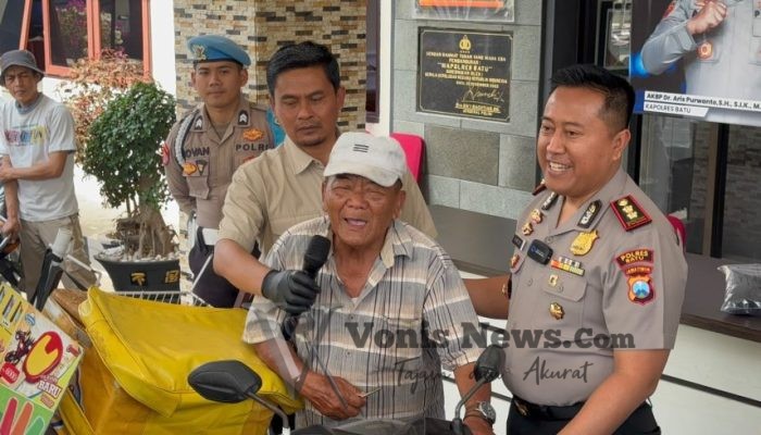 Kapolres Batu Serahkan Kembali Motor Penjual Es Krim yang Dicuri Lewat Modus Pesanan Fiktif