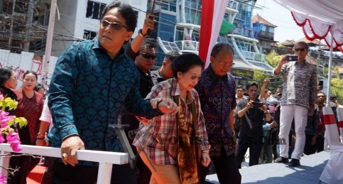Megawati dan Gubernur Wayan Koster Tinjau Abrasi Pantai Kuta, Dorong Penanganan Terpadu Berbasis Riset