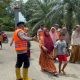 Brimob Aceh Pantau Debit Air dan Evakuasi Warga Terdampak Banjir di Lhok Raya